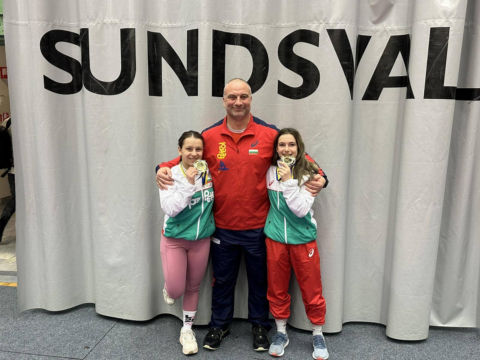 ВСЕ ПОВЕЧЕ МОМИЧЕТА ПО СВЕТА СЕ НАСОЧВАТ КЪМ БОРБАТА