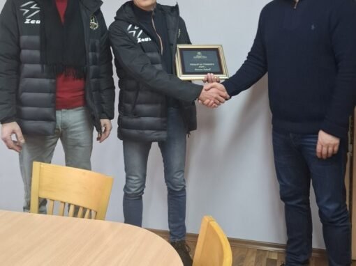 КМЕТЪТ ЖИВКО ТОДОРОВ ВРЪЧИ НАГРАДАТА „ТРЕНЬОР НА ГОДИНАТА“ НА ВЕСЕЛИН ДОБРЕВ