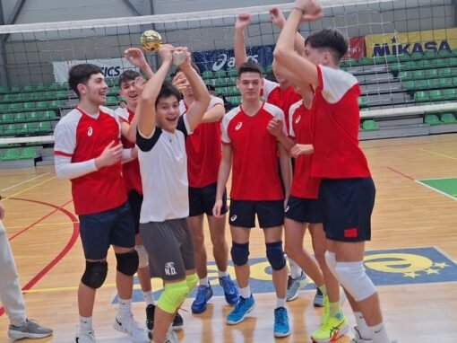 УЧЕНИЧЕСКИТЕ ИГРИ ПО ВОЛЕЙБОЛ: ОСПОРВАНИ СРЕЩИ И ЗАСЛУЖЕНИ ОТЛИЧИЯ