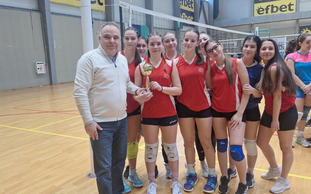 УЧЕНИЧЕСКИ ИГРИ ПО ВОЛЕЙБОЛ: ОСПОРВАНИ И ЕМОЦИОНАЛНИ ФИНАЛНИ СРЕЩИ В СТАРА ЗАГОРА