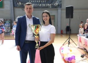 Зам.-кметът Светослав Колев връчи „Купата на кмета“ на клуб „Грация“ на Международния турнир „Фея под липите“