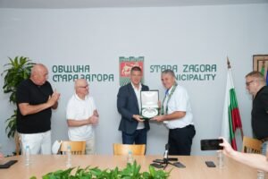 Кметът Живко Тодоров отличи футболната легенда Ивко Ганчев за заслуги за развитието на футбола в Стара Загора