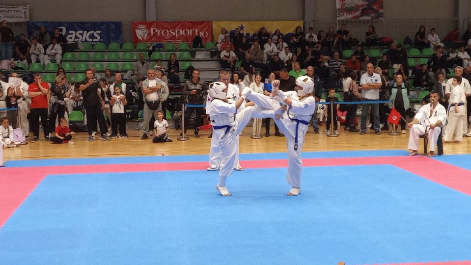 КАРАТЕКИТЕ НА АСКЕН ГРАБНАХА ПЕТ МЕДАЛА