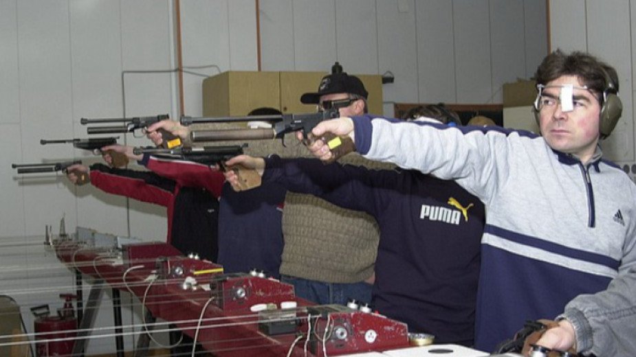 СТРЕЛЦИТЕ ДЕМОНСТРИРАХА ТОЧЕН МЕРНИК В КАЗАНЛЪК