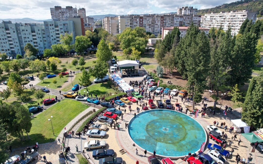 РЕТРО АВТОМОБИЛИТЕ ИМАТ СОБСТВЕН МИРИС, ХАРАКТЕР И ДУША