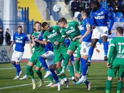 ПОД „АЯЗМОТО“ ЧАКАТ ВРАТАР