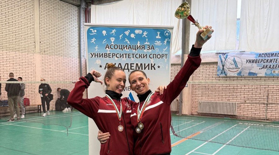 Десислава Петкова-Господинова (МФ) и Алина Милкова (ВМФ) Десислава Петкова-Господинова (МФ) и Алина Милкова (ВМФ)