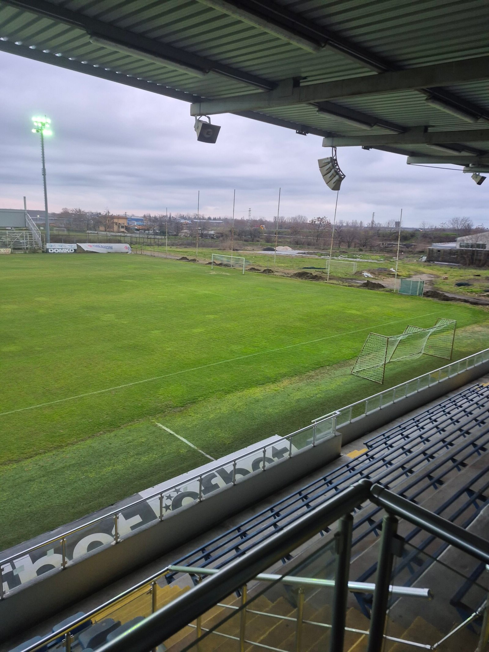 Мащабен цялостен ремонт на базата на стадион „Трейс Арена“ гр. Стара Загора Мащабен цялостен ремонт на базата на стадион „Трейс Арена“ гр. Стара Загора