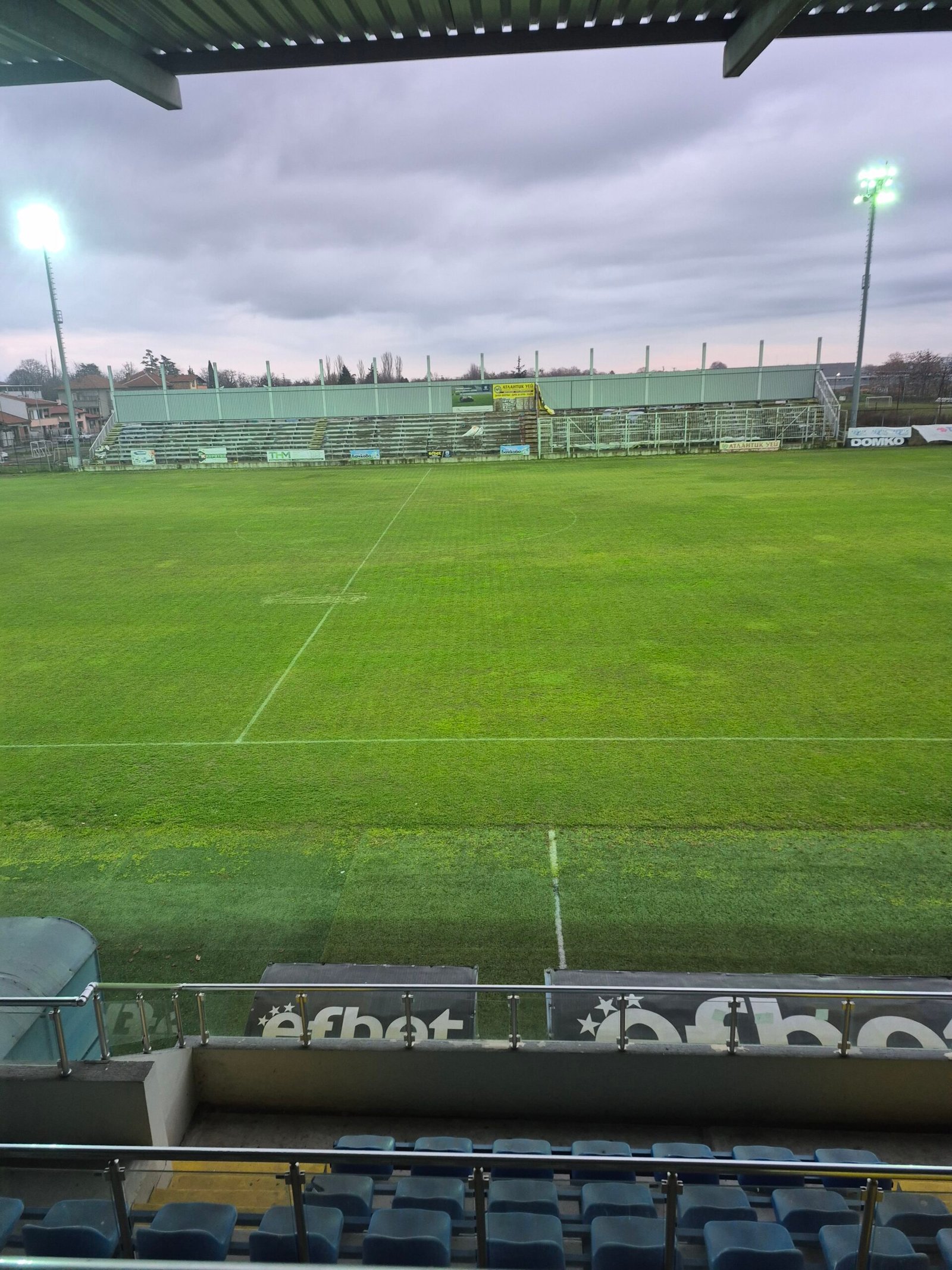 Мащабен цялостен ремонт на базата на стадион „Трейс Арена“ гр. Стара Загора Мащабен цялостен ремонт на базата на стадион „Трейс Арена“ гр. Стара Загора