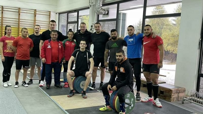 БЕЗБРОЙ МЕДАЛИ В КОШНИЦАТА НА АПОЛОНЦИ