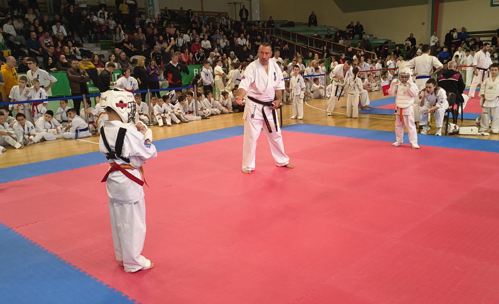 Ежегоден Коледен турнир по карате киокушин за деца до 8 и до 10 години в спортна зала „Стара Загора“ Ежегоден Коледен турнир по карате киокушин за деца до 8 и до 10 години в спортна зала „Стара Загора“