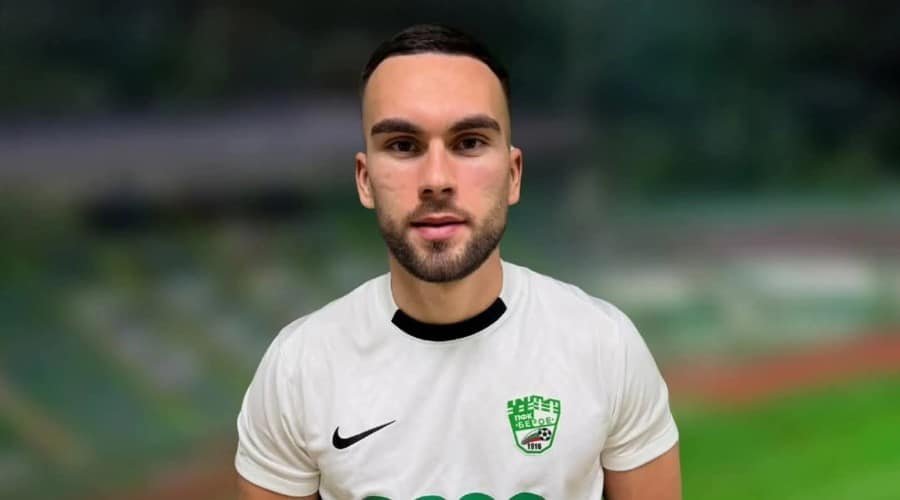 ЗЕЛЕНО-БЕЛИТЕ ОБЯВИХА ПРИВЛИЧАНЕТО НА НАПАДАТЕЛ