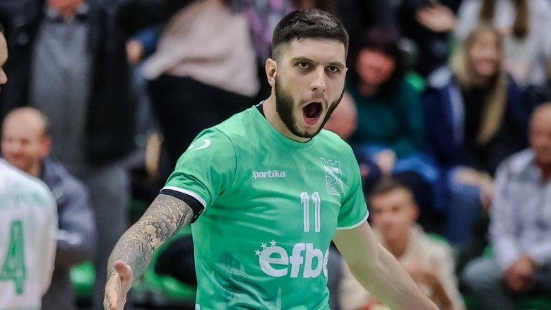 РАЗДЯЛА ВЪВ ВОЛЕЙБОЛНИЯ БЕРОЕ