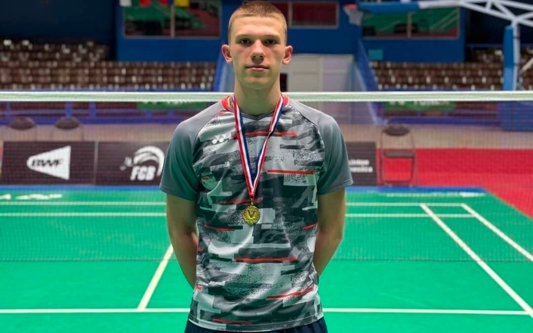 СЕДЕМ МЕДАЛА СПЕЧЕЛИХА БАДМИНТОНИСТИ