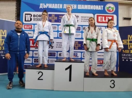 ДВЕ ОТЛИЧИЯ НА СМЕТКАТА НА ДЖУДИСТИТЕ