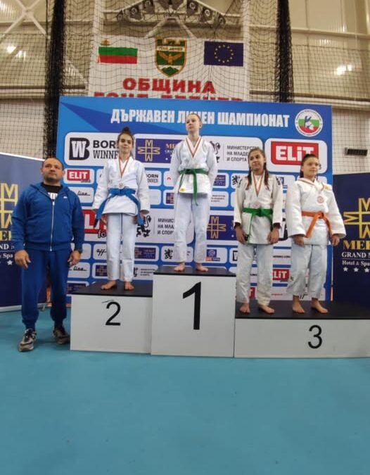 ДВЕ ОТЛИЧИЯ НА СМЕТКАТА НА ДЖУДИСТИТЕ