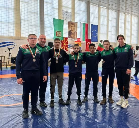 На международния турнир по свободна борба "Злати Динев Ройдев" в град Гълъбово за възраст момчета U15, състезателите на СКБ"Берое" завоюваха три бронзови отличия