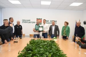 С почетен плакет от Община Стара Загора кметът Живко Тодоров отличи легендата на ПФК „Берое“ Кънчо Кашеров по повод неговия 70-годишен юбилей