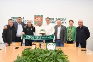 С почетен плакет от Община Стара Загора кметът Живко Тодоров отличи легендата на ПФК „Берое“ Кънчо Кашеров по повод неговия 70-годишен юбилей