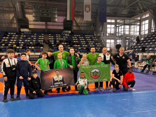 ТРИ ОТЛИЧИЯ ЗА КЛАСИЦИТЕ В БОРБАТА