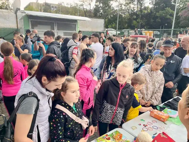 Над 200 деца, родители и спортуващи се включиха в благотворителната тренировка "От деца за деца“ в помощ на Марти. Над 200 деца, родители и спортуващи се включиха в благотворителната тренировка "От деца за деца“ в помощ на Марти.