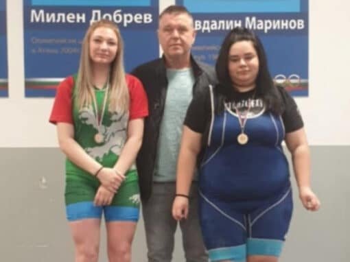 НАД 80 МАЛКИ ТЕЖКОАТЛЕТИ МЕРИХА СИЛИ В СТАРА ЗАГОРА