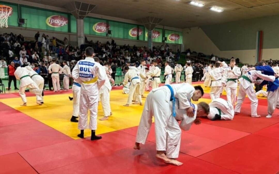 ТРИ МЕДАЛА НА СМЕТКАТА НА ДЖУДИСТИ