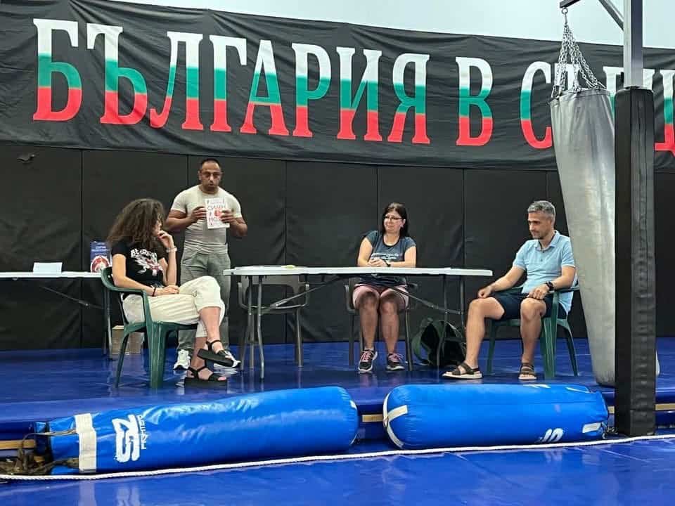 В Боен клуб „Атила“ (ул. „Пазарска“ 15) беше представена книгата „Спортна психотерапия“ с автор Здравко Тенев