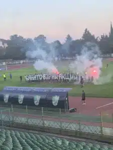 Протест на заралиите на стадиона